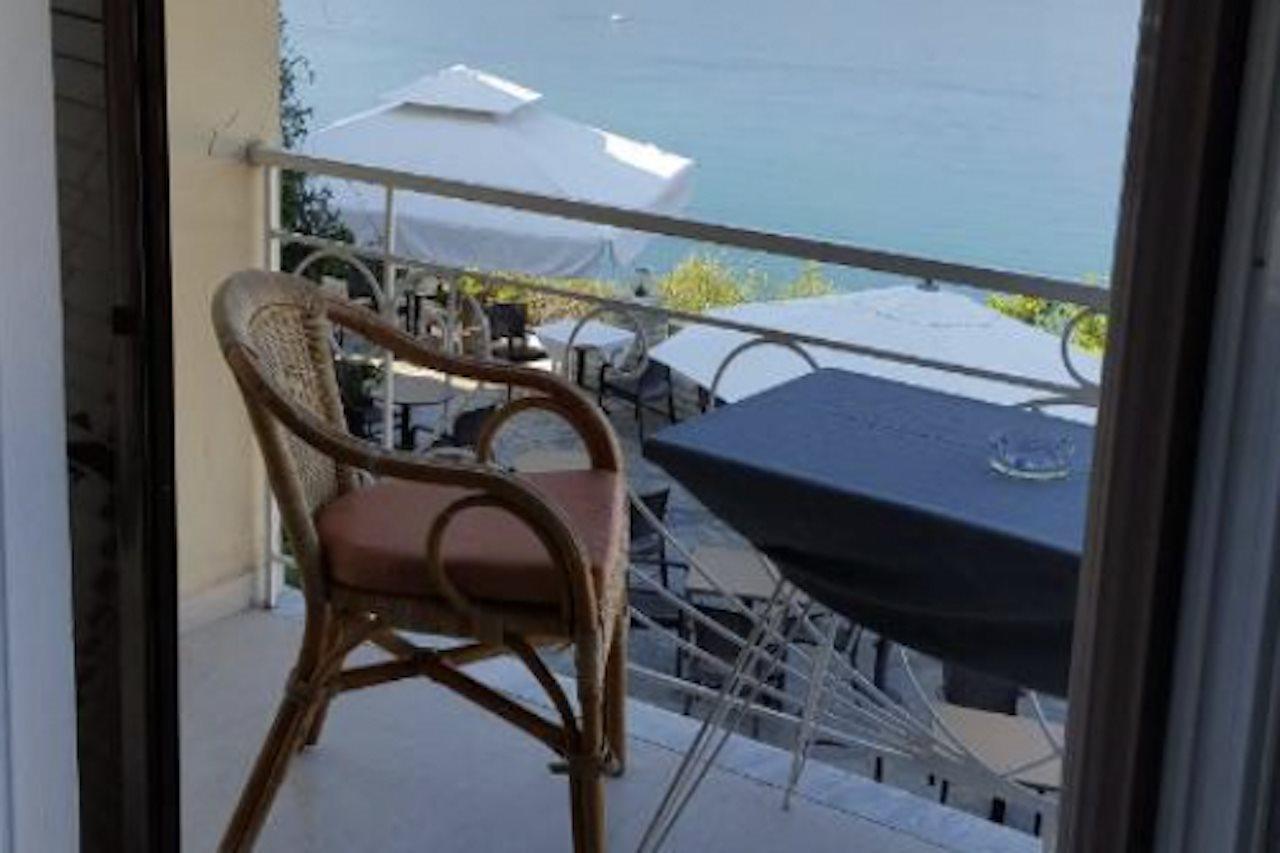 Dimitra Apartments K กอมเมนโน ภายนอก รูปภาพ