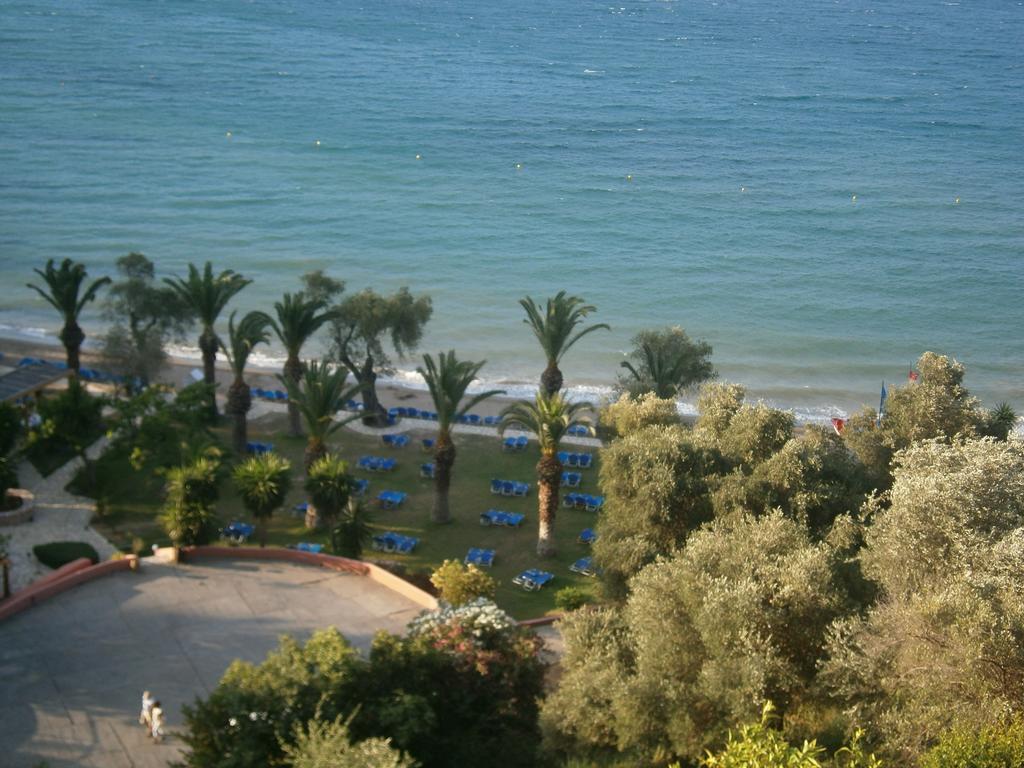 Dimitra Apartments K กอมเมนโน ภายนอก รูปภาพ