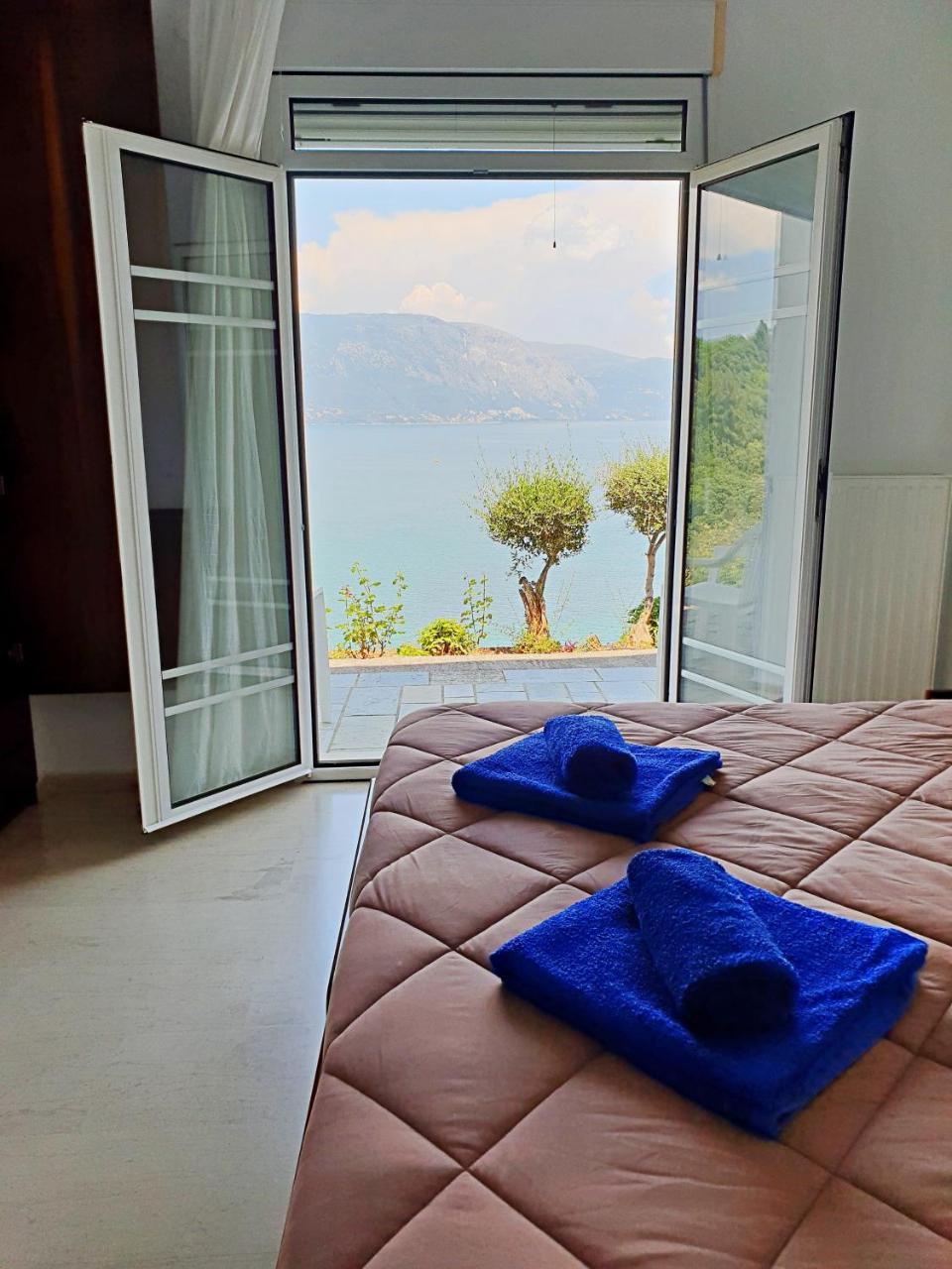 Dimitra Apartments K กอมเมนโน ภายนอก รูปภาพ