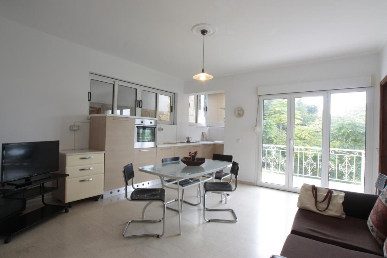 Dimitra Apartments K กอมเมนโน ภายนอก รูปภาพ